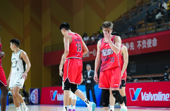 开云在线-郭艾伦回归最大受益者！10中9砍24分14板，球迷：离开杜锋是对的